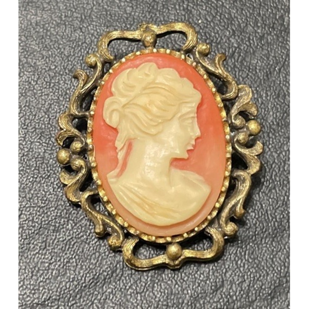 Vintage 1970's RARE Gold Tone‎ Filigree Cameo Brooch